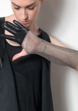 CHAIN MESH PATENT GLOVES