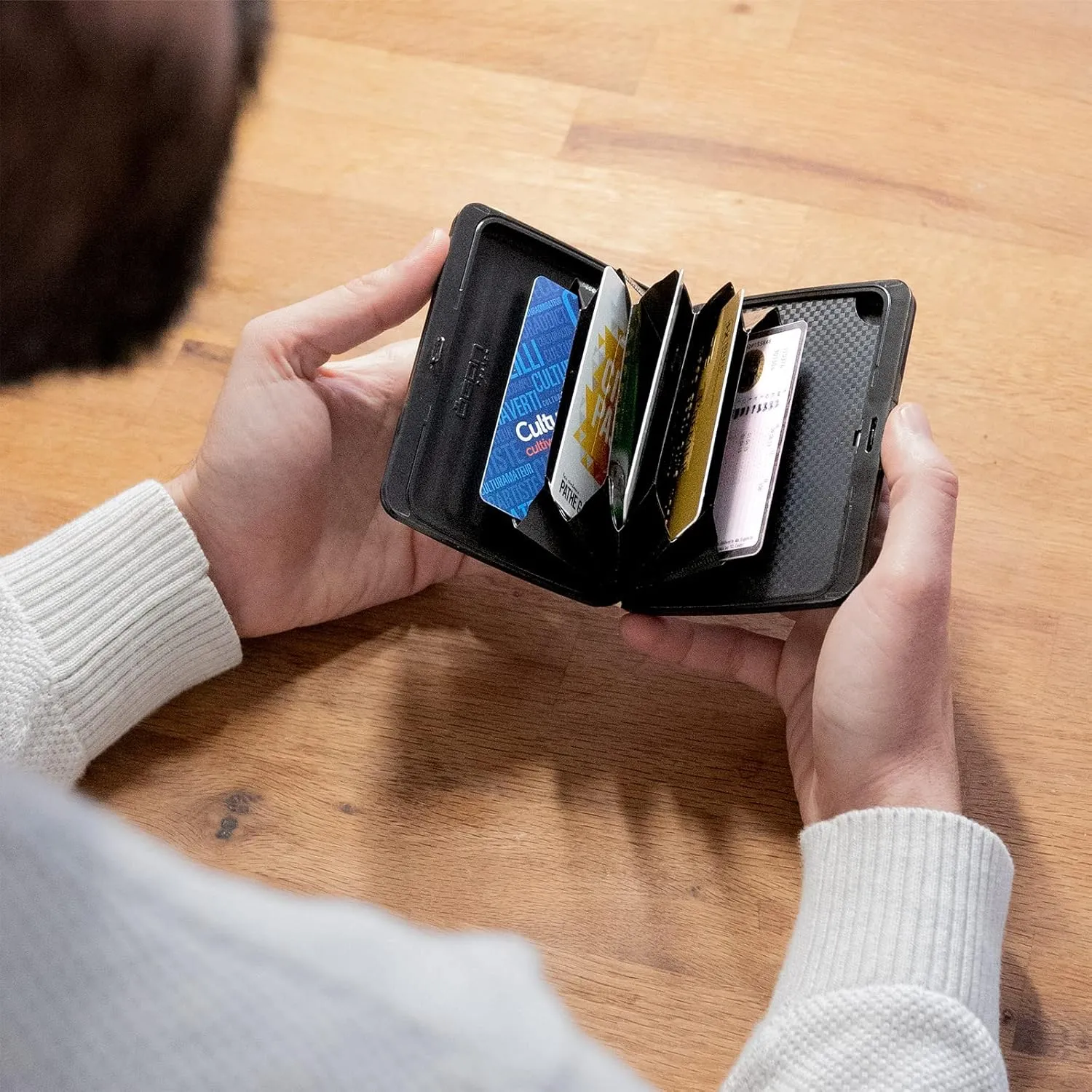 ?GON -DESIGNS- Aluminum wallet, Large capacity with metal lock, RFID Protection against fraud and demagnetization, Smart Case OSLO Large model
